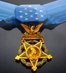 http://tbn3.google.com/images?q=tbn:1V3jjkJV5A2RiM:http://veterans.senate.gov/press_images/Medal_of_Honor.jpg