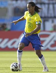 رونالدو يقود هجوم فريق العقد 2000-2010 Ronaldinho