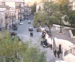 http://tbn3.google.com/images?q=tbn:Ltrfp6ImLax_9M:http://upload.wikimedia.org/wikipedia/commons/9/9c/Piazza_Centrale_di_Bivona.jpg