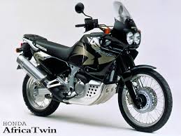 Legendary - Truyền thuyết dở dang Honda_africatwin_102421831