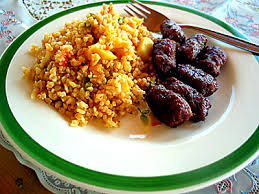 http://tbn3.google.com/images?q=tbn:Rnsbv7qIxYkjxM:http://zeynepozata.files.wordpress.com/2006/08/sebzeli_bulgur_pilavi.jpg
