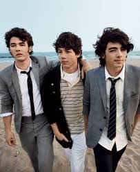 The Jonas Brothers Jonas-brothers-and-russell-brand