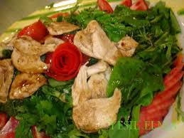 http://tbn3.google.com/images?q=tbn:_QOvrt3ChbwL0M:http://www.e-oktayusta.com/kucuk-yemek-resimleri/tavuklu-yesil-salata-386.jpg