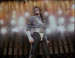 http://tbn3.google.com/images?q=tbn:caUDNIw_mSBmjM:http://www.michael-jackson-trader.com/tours/pics/dangeroustour1.jpg