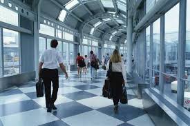 http://tbn3.google.com/images?q=tbn:dw7D0qzWtlqvUM:http://www.2theairport.com/airport.jpg