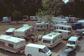 http://tbn3.google.com/images?q=tbn:iflrFkvBhnkuVM:http://www.villiersalunisson.fr/images/gens%2520du%2520voyage.jpg