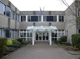 http://tbn3.google.com/images?q=tbn:yspPvzzipc0dWM:http://www.villedesaintarnoultenyvelines.fr/images/enfance/college.jpg