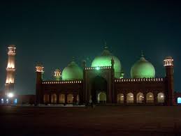 http://tbn3.google.com/images?q=tbn:7QcnBa1rL_lJkM:http://upload.wikimedia.org/wikipedia/commons/7/73/Badshahi_Masjid_at_night_on_July_20_2005.jpg