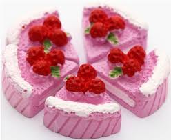[Image: polymer-clay-purple-strawberry-cake-3_big.jpg]