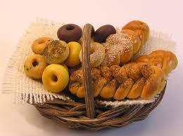 http://tbn3.google.com/images?q=tbn:FD0_Jmn4_hm9-M:http://www.kivasminiatures.com/images/ebay/New/JewishBread.jpg