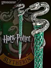 http://tbn3.google.com/images?q=tbn:pHm_ZtAMg6ZJtM:http://www.otherlandtoys.co.uk/harrySlytherin.jpg