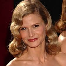Kyra Sedgwick at the 2005 Emmy